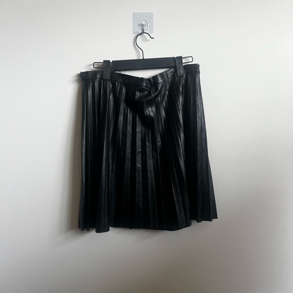 J Crew Vegan Leather Pleated Skirt - Picture 4 of 7